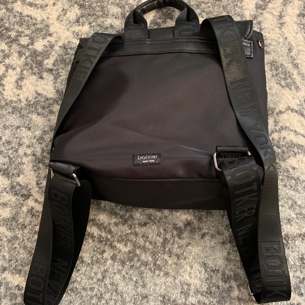 Small backpack. - Picture 3 of 7